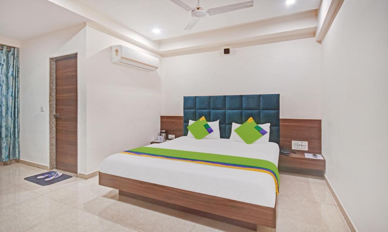 Hotel Luxura, Ахмедабад Экстерьер фото