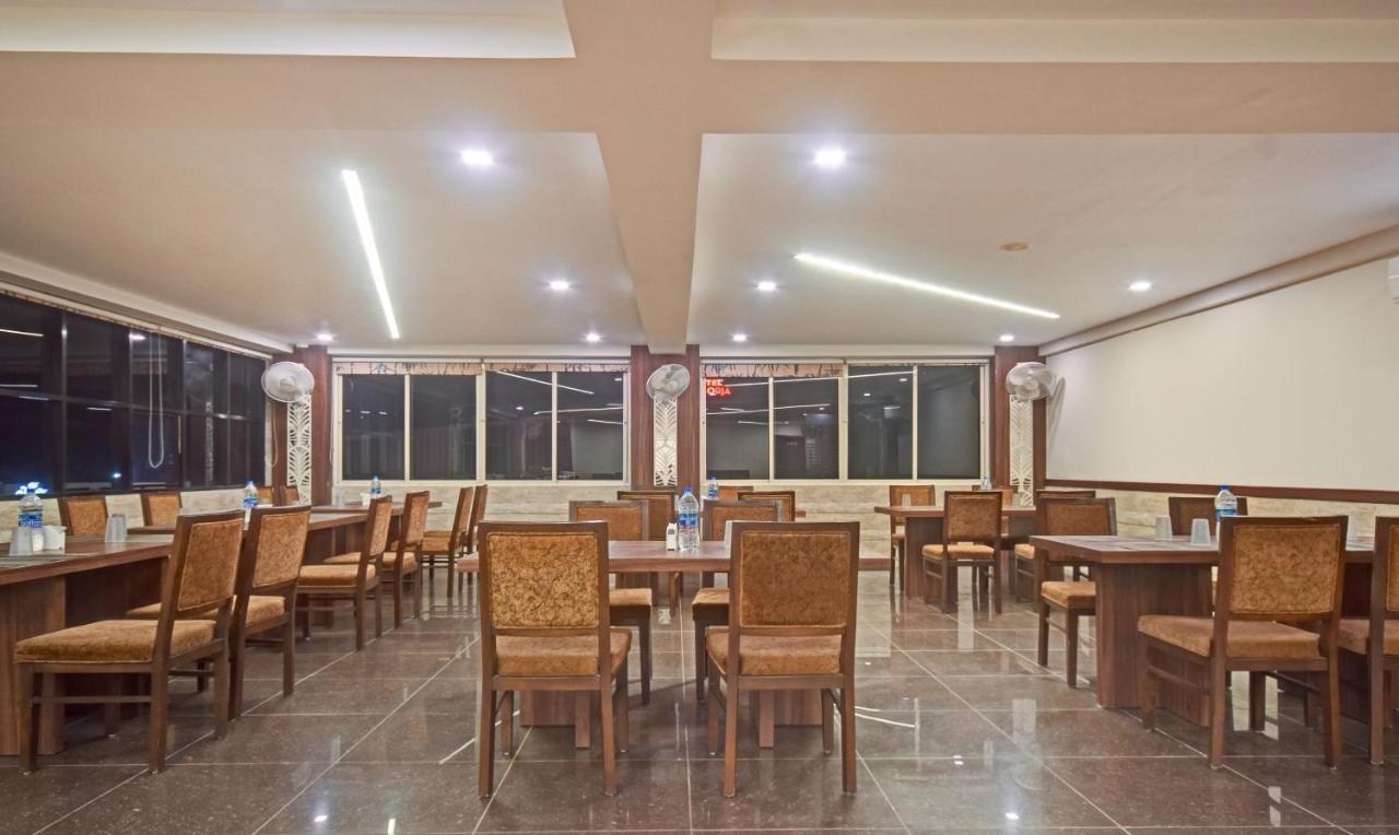 Hotel Luxura, Ахмедабад Экстерьер фото