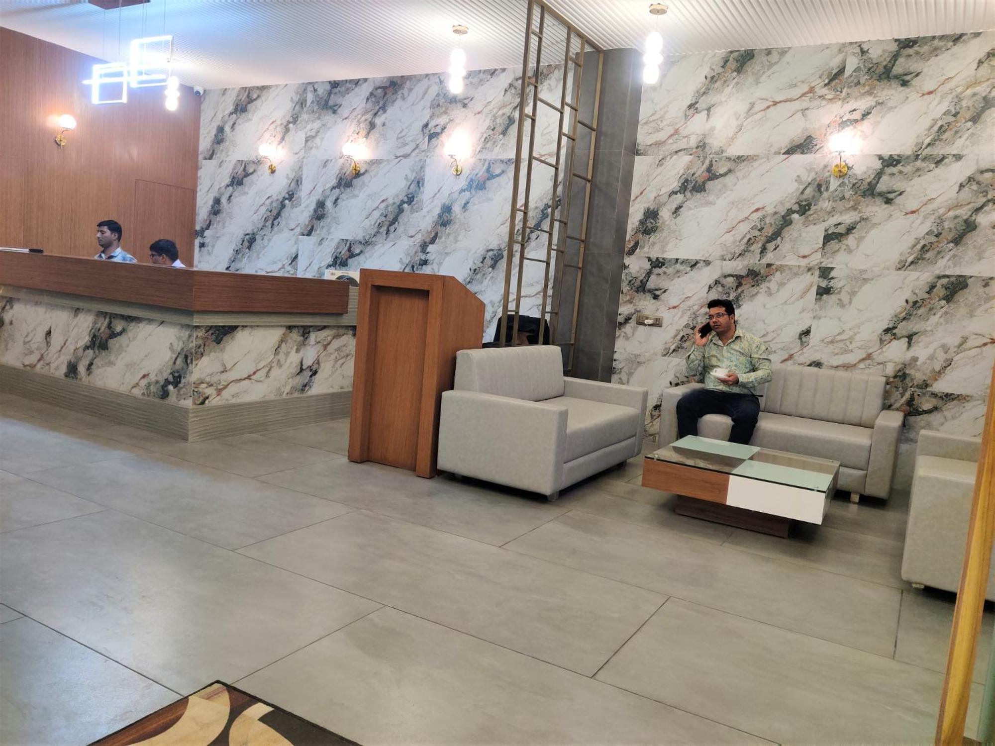 Hotel Luxura, Ахмедабад Экстерьер фото
